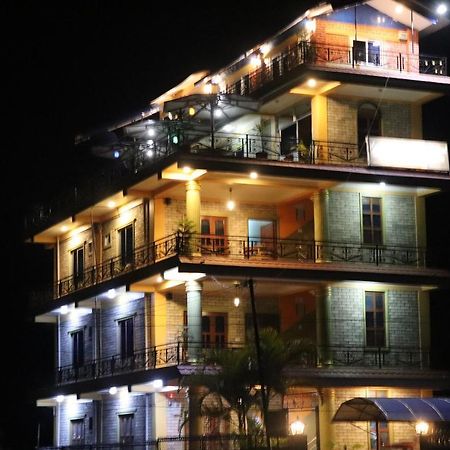 Hotel Young'S Stupa Ranipauwa Екстериор снимка