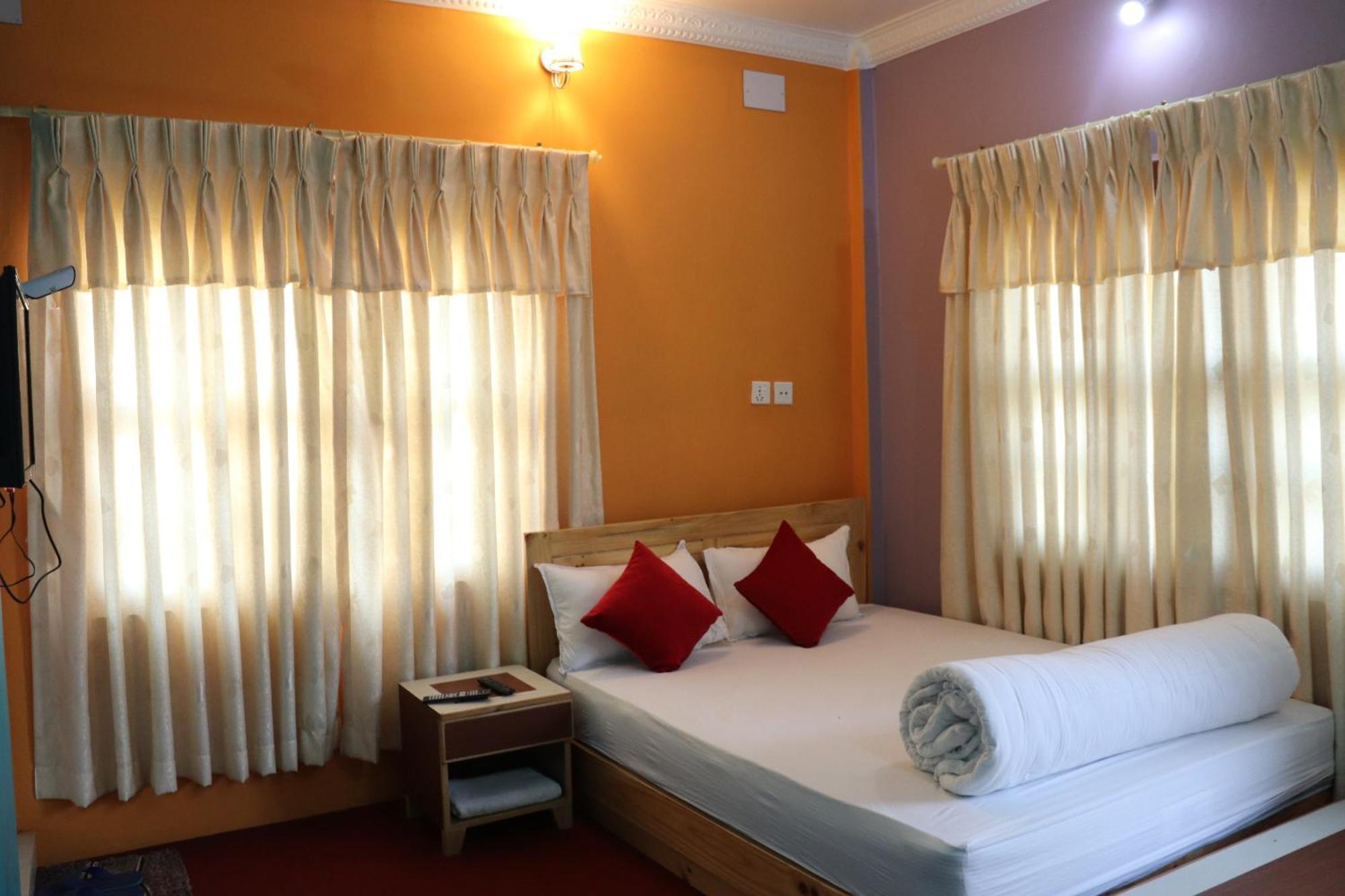 Hotel Young'S Stupa Ranipauwa Екстериор снимка
