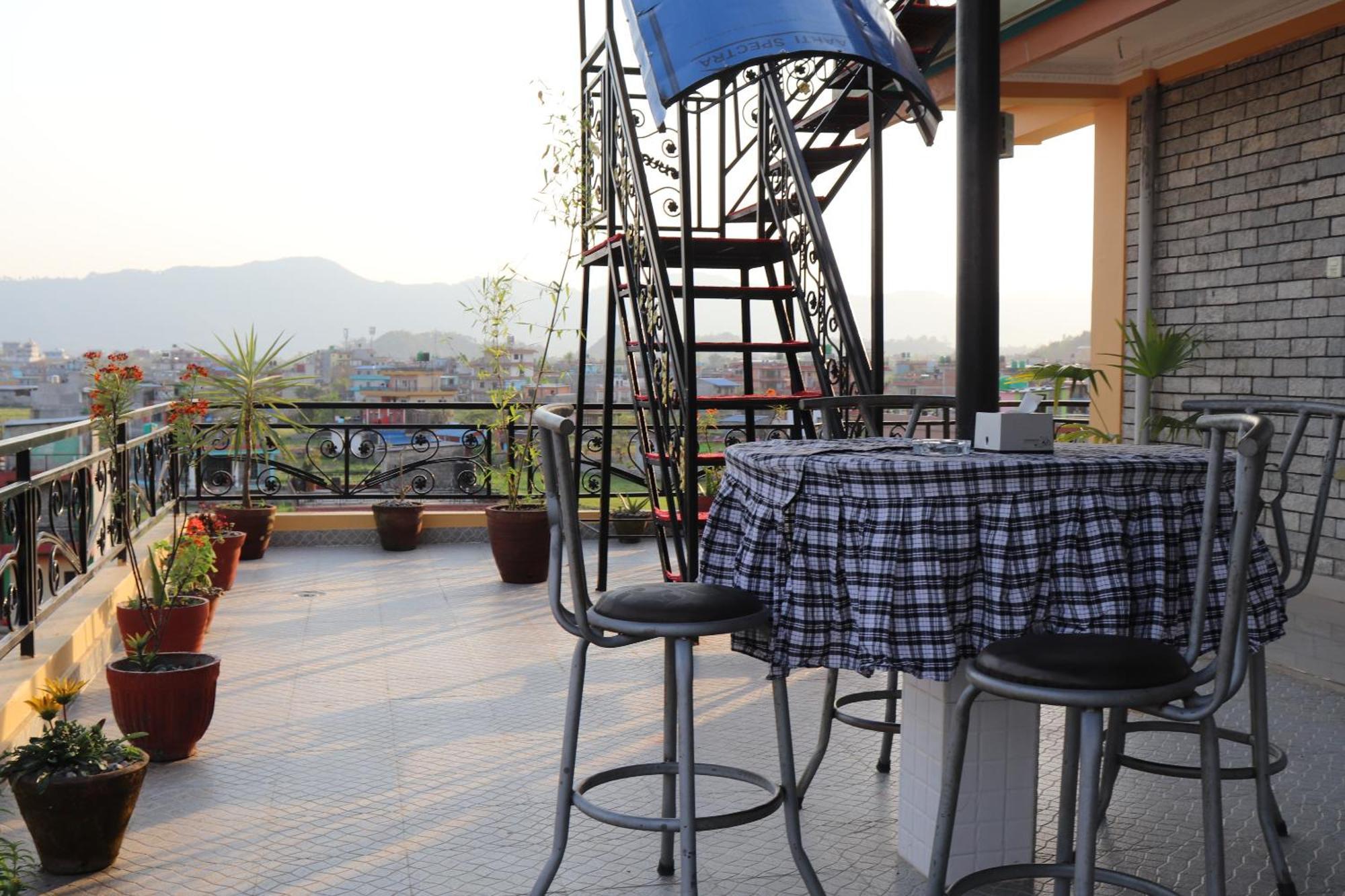 Hotel Young'S Stupa Ranipauwa Екстериор снимка