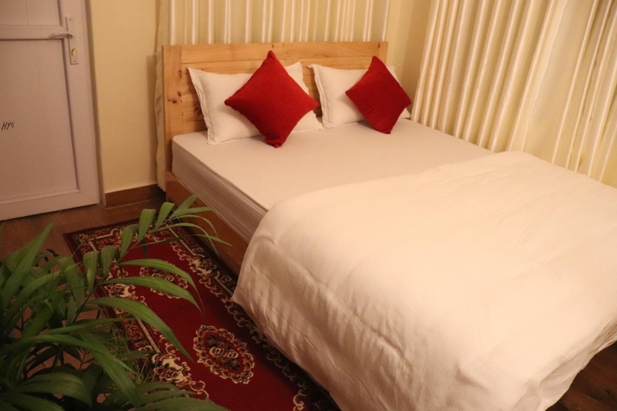 Hotel Young'S Stupa Ranipauwa Екстериор снимка
