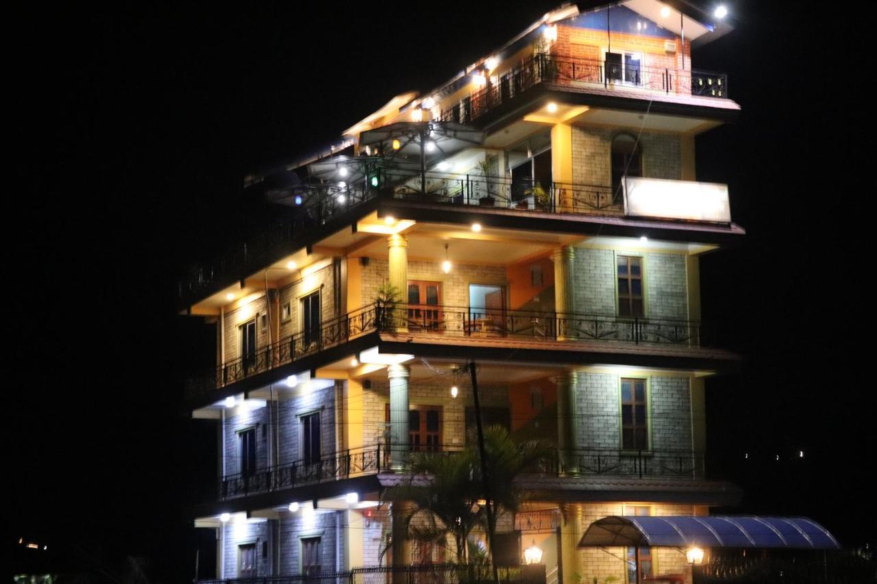 Hotel Young'S Stupa Ranipauwa Екстериор снимка